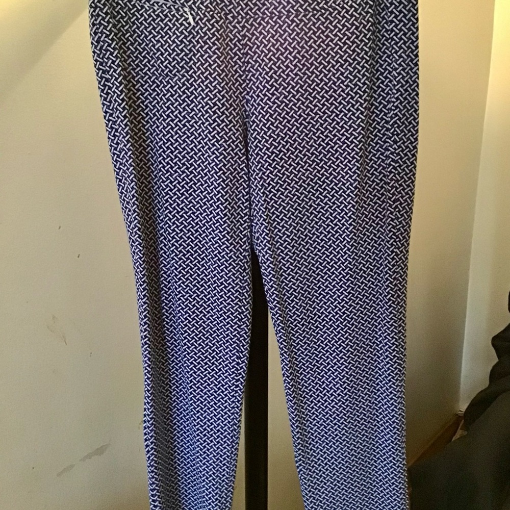 J.McLaughlin size XS Geometric Pattern Leggings, 34 inches long, zip pocket.